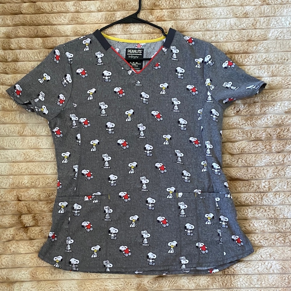 Peanuts Snoopy Patterned Gray Scrub Shirt